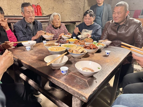 六安乡村家庭宴席人物场景